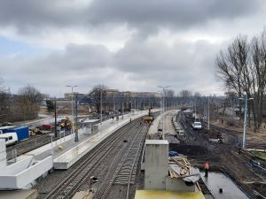 PKP PLK przebudowują perony  w Myszkowie i Poraju na linii z Zawiercia do Częstochowy. 