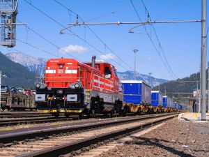 DB Cargo Italia prezentuje pierwszą lokomotywę typu 744 wyprodukowaną przez CZ LOKO 
