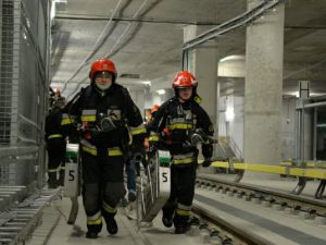 Ćwiczenia służb ratowniczych w II linii metra [zdjęcia]