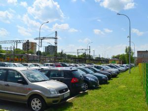 Od kwietnia parkingi Kolei Mazowieckich dostępne bez opłat