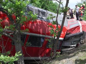 Wypadek pociągu w Górnej Bawarii: trwa usuwanie skutków wypadku - pięć ofiar śmiertelnych.