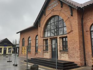 Nowy dworzec zwiększy komfort obsługi podróżnych na stacji w Zduńskiej Woli