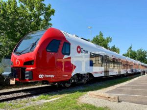 Pierwszy z pociągów FLIRT produkowanych dla kanadyjskiej Ottawy opuścił halę zakładów Stadlera