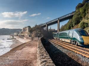 Hitachi i Eversholt Rail opracują hybrydowy międzymiastowy pociąg GWR