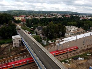 Nowy wiadukt w Krzeszowicach - bezpieczniej i sprawniej na torach i drodze