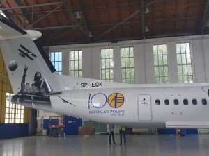Prezentacja samolotu Q400 w malowaniu 100lecia Aeroklubu Polskiego
