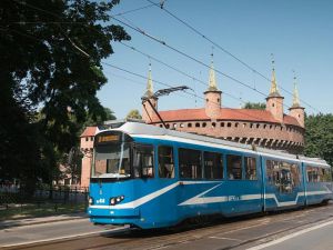 W Krakowie zmodernizowano wagony EU8N z elementem niskiej podłogi
