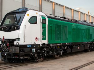 Pierwsza lokomotywa serii 336 dla hiszpańskiego Adif opuszcza fabrykę Stadlera w Walencji.