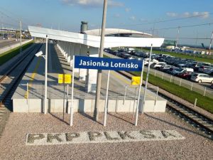 Szybką koleją ze stolicy Podkarpacia do lotniska w Jasionce