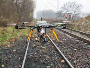 PKP Cargo wykorzystuje drony przeciw kradzieżom ładunków