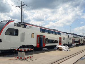Pierwszy z zamówionych w firmie Stadler 60 pociągów piętrowych SBB nieomal gotowy.