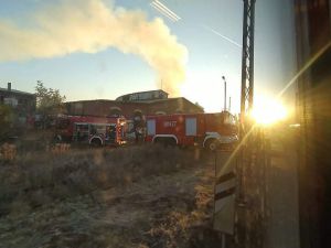 Palił się budynek administracyjny zabytkowej lokomotywowni przy ul. Raciborskiej w centrum Katowic.