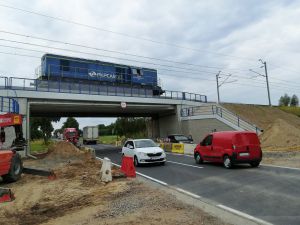 Stutonowe lokomotywy przetestowały nowe wiadukty i mosty na CMK