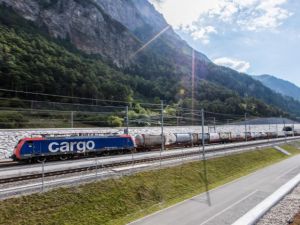 Zapewnienie przepustowości dla ruchu towarowego w tunelu Gottharda