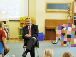 Prezes MPK Poznań czytał dzieciom