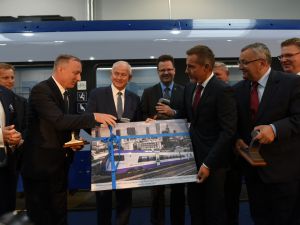 PKP Intercity inwestuje miliard złotych w 12 nowoczesnych pociągów FLIRT