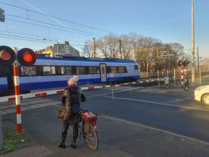 Bliżej bezkolizyjnego skrzyżowania kolej – droga na Starołęce w Poznaniu