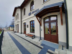 Dworzec w Mrozach, drugi po Pruszkowie historyczny obiekt na Mazowszu oddany podróżnym