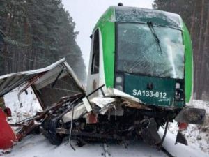 Tragiczny wypadek na niestrzeżonym przejeździe kolejowym w rejonie miejscowości Słomianka