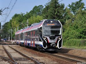 WKD oddaje odnowioną trasę Warszawa-Komorów. Wraca normalny ruch pociągów