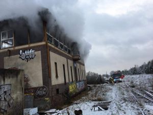 Płonął opuszczony budynek nastawni kolejowej Kędzierzyn - Koźle Port. Podpalenie?