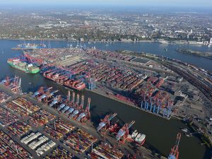 Port w Hamburgu nie zostanie sprzedany Chinom