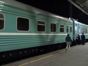 Działania Kolei Kazachskich zapobiegające koronawirusowi w pociągach i na stacjach kolejowych