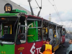 Poznań: dźwig wjechał w tramwaj