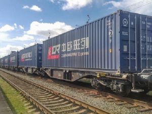 Transport kontenerowy między Chinami a Europą transportem kolejowym i morskim ma porównywalny koszt