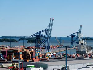 Wzrosło znaczenie przewozów towarowych realizowanych przez port w Helsinkach dla Finlandii