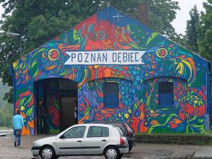 Dworzec Poznań Dębiec ożywiony kolorami