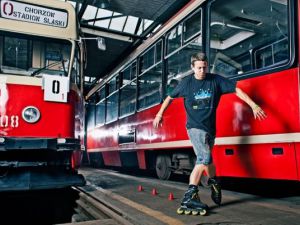 Chorzów: slalom na rolkach między tramwajami