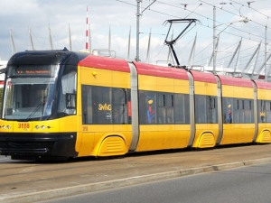 Warszawa: zderzenie tramwaju z autobusem