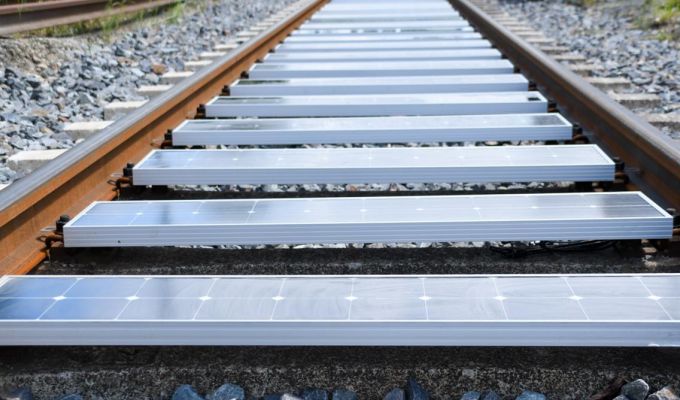 Deutsche Bahn testuje systemy solarne na podkładach kolejowych