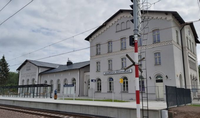 Zmodernizowana stacja Wałbrzych Szczawienko od niedzieli oczekuje na pasażerów.