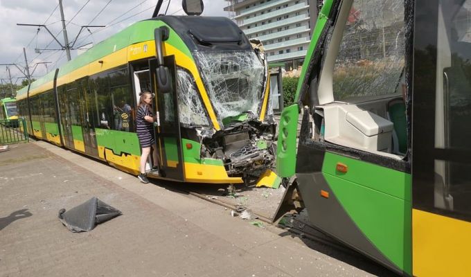 Zderzenie dwóch tramwajów przy rondzie Starołęka w Poznaniu! 31osób rannych, w tym 3 ciężko!