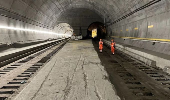 Tunel Św. Gottharda odzyska pełną przepustowość dopiero we wrześniu 2024 r.