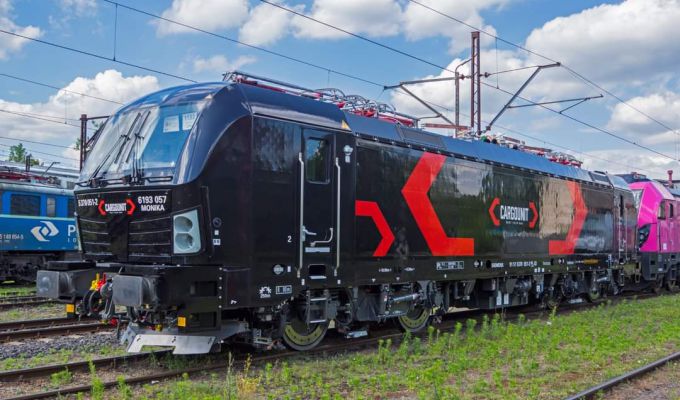 Dwie kolejne super nowoczesne lokomotywy Vectron MS Siemensa wjeżdżają na polskie tory