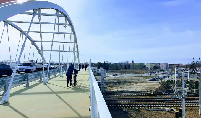 Nowy wiadukt nad torami w Łowiczu zwiększa bezpieczeństwo i poprawia komunikację
