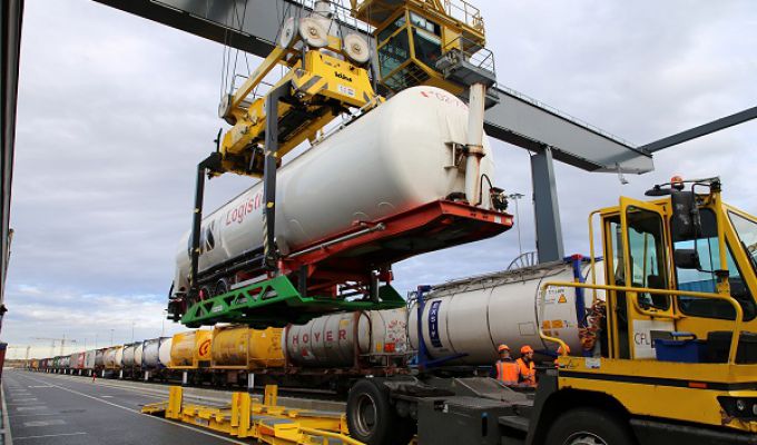 Vos Logistics celebruje 5 - tysięczny przewóz naczepy transportem kolejowym