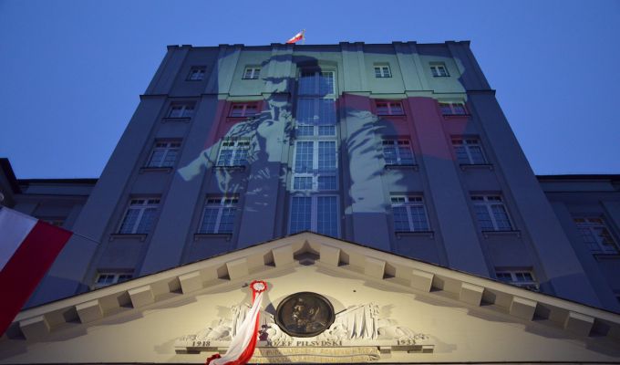 Wizerunek Marszałka Józefa Piłsudskiego znów na siedzibie PLK
