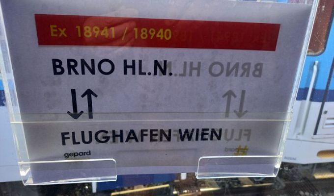 Pociągiem można dojechać z Brna na lotnisko w Wiedniu w mniej niż dwie godziny.