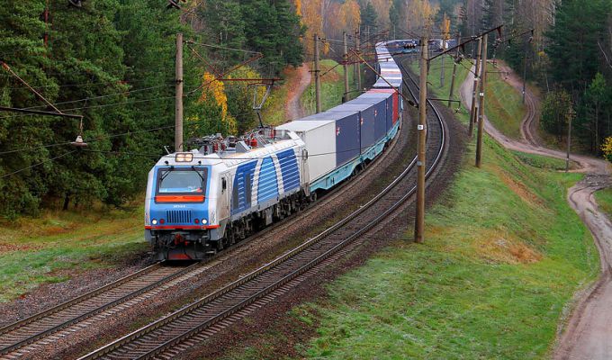 Wspólne pociągi kontenerowe jadące z Chin do Europy to przewaga szybkości i oszczędność kosztów