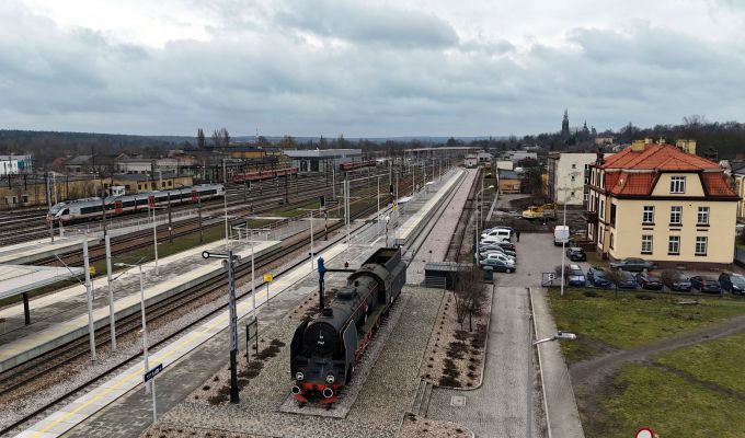Zmodernizowany peron zwiększy możliwości kolei na linii w kierunku Tomaszowa Mazowieckiego