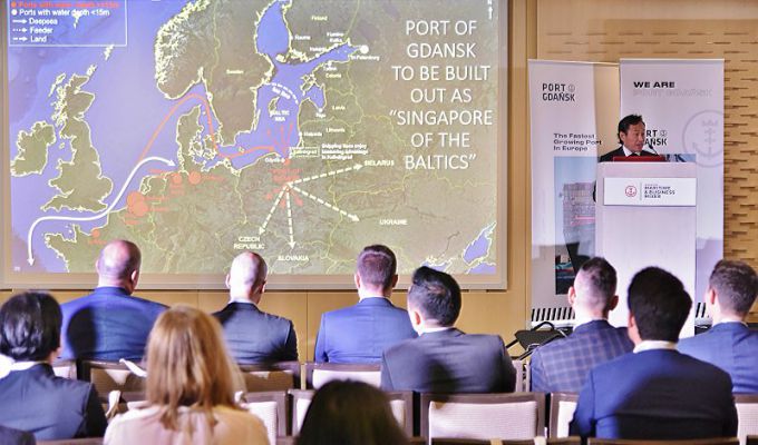  Port Gdańsk łączy Polskę i Singapur