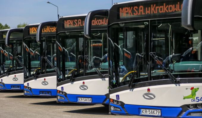 Kraków dowiezie personel do szpitali specjalnymi autobusami 