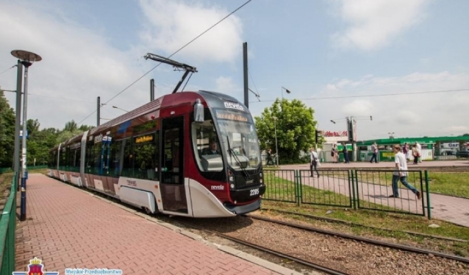 Kraków: Newag też się odwołał w przetargu na długi tramwaj