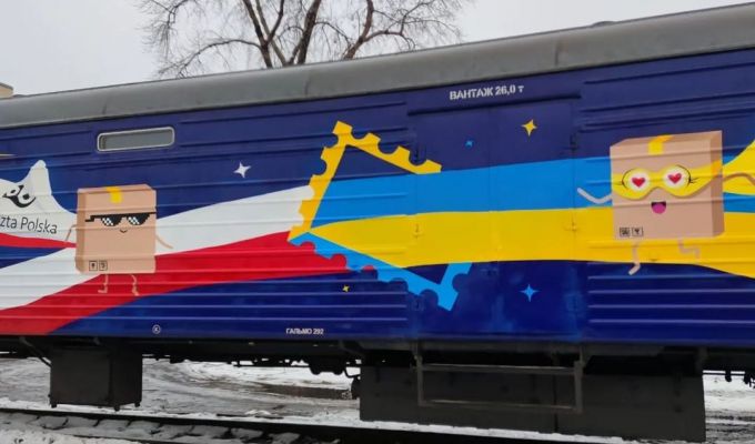 Ukraiński wagon pocztowy w specjalnej malaturze gotowy do międzynarodowej służby