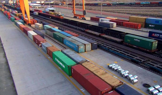 Eksport towarów koleją z Kazachstanu do Chin wzrósł o 37%.