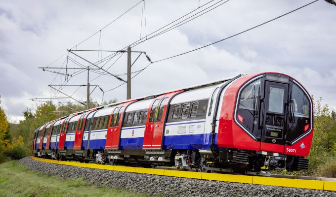 Trwają testy nowych pociągów Siemens Mobilty dla londyńskiej Piccadilly Line